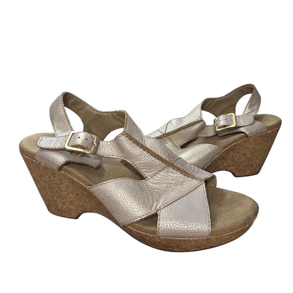 Clarks Sandals Women 9.5 Gold Leather Slingback Wedge Cork Comfort Chic Glam